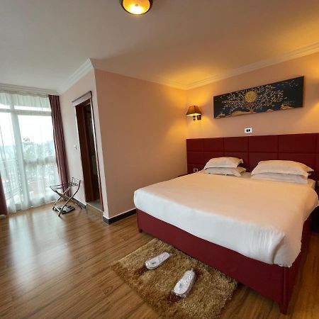 Moonlight Hotel Addis Abeba Buitenkant foto