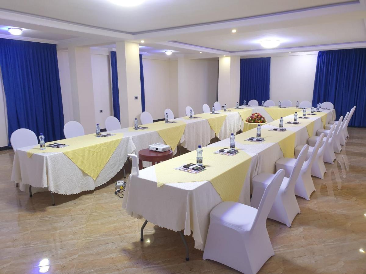 Moonlight Hotel Addis Abeba Buitenkant foto