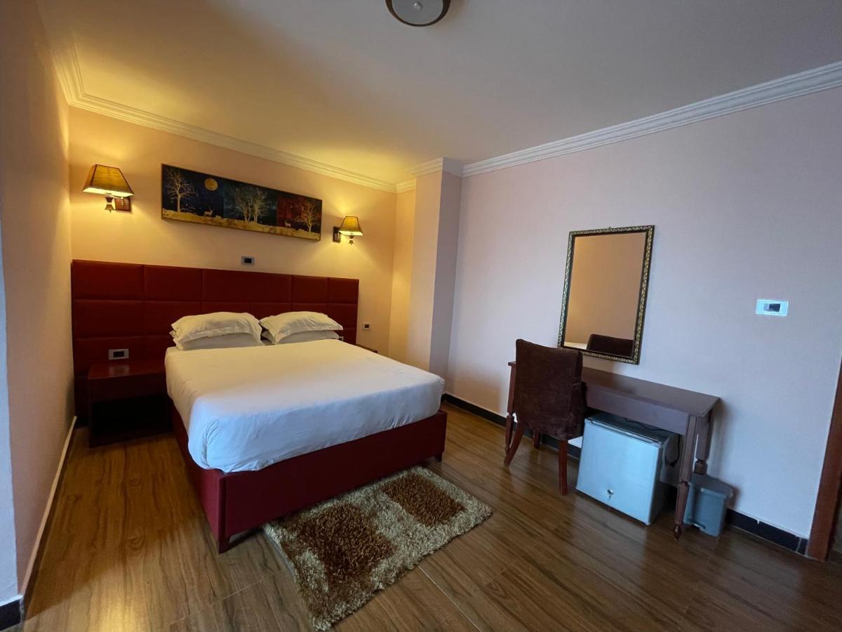 Moonlight Hotel Addis Abeba Buitenkant foto