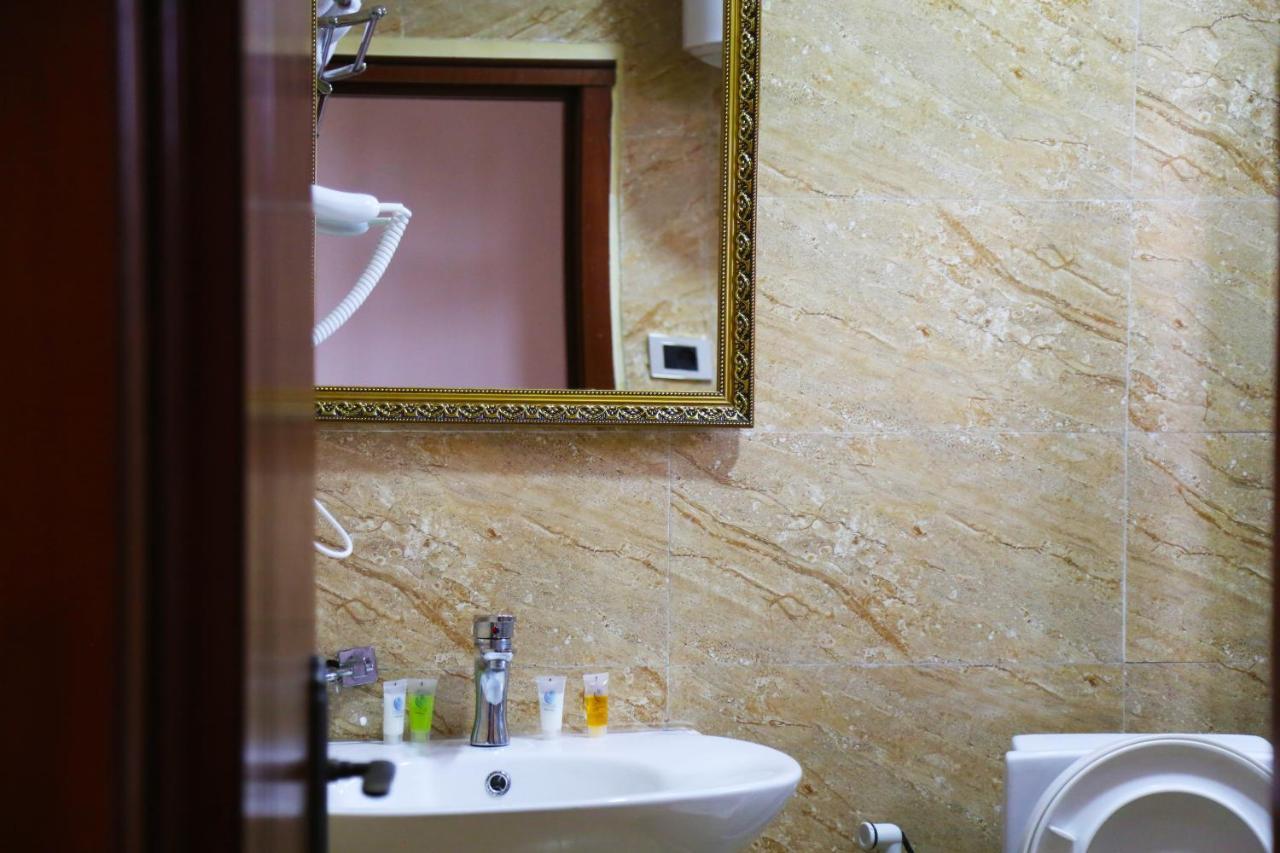 Moonlight Hotel Addis Abeba Buitenkant foto