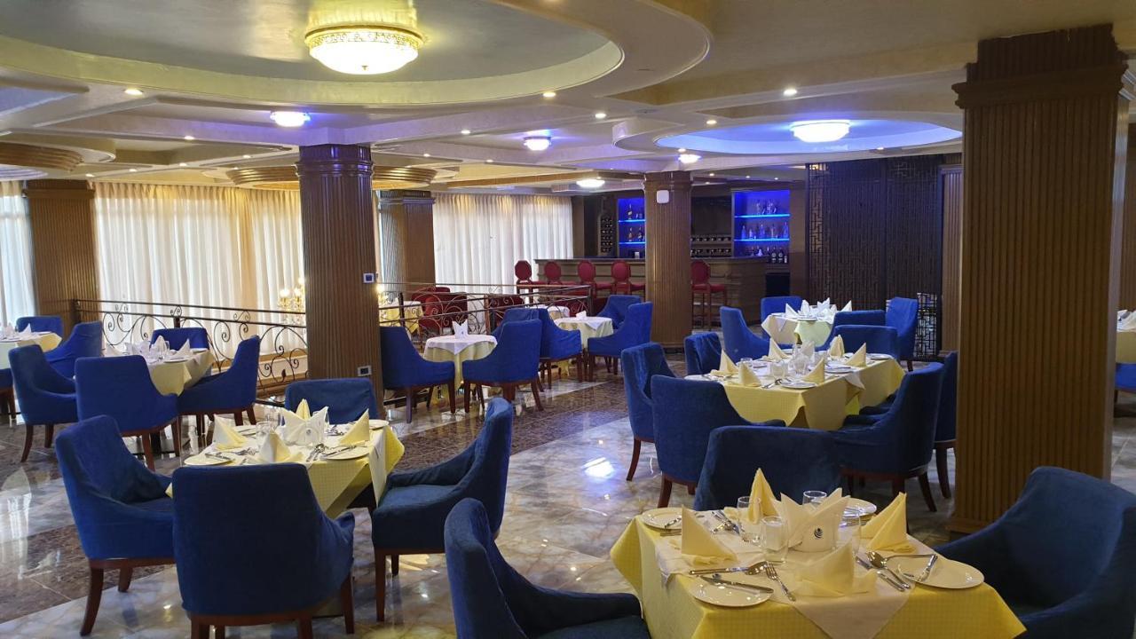 Moonlight Hotel Addis Abeba Buitenkant foto