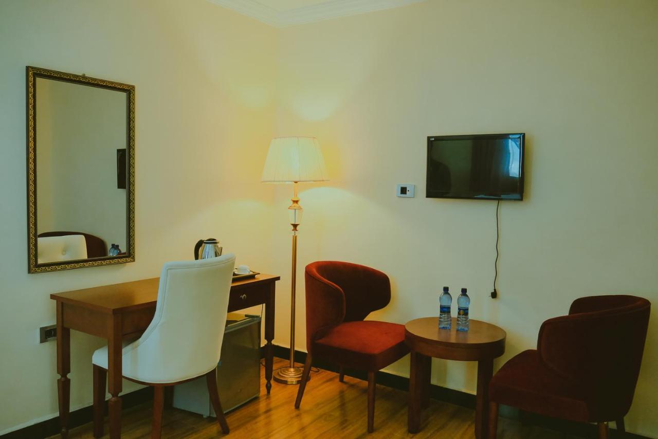Moonlight Hotel Addis Abeba Buitenkant foto