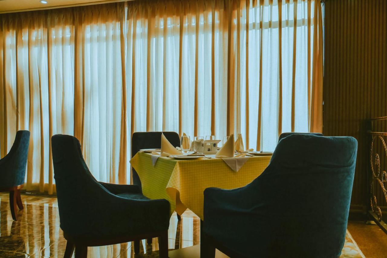 Moonlight Hotel Addis Abeba Buitenkant foto
