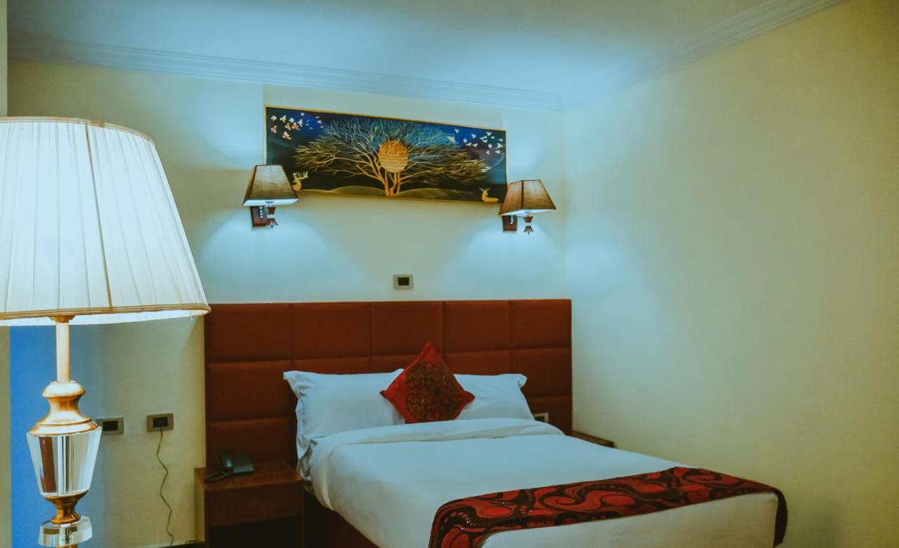 Moonlight Hotel Addis Abeba Buitenkant foto