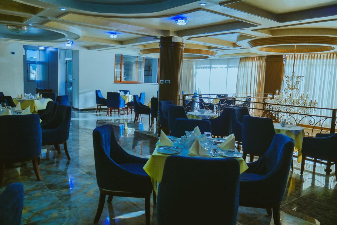 Moonlight Hotel Addis Abeba Buitenkant foto